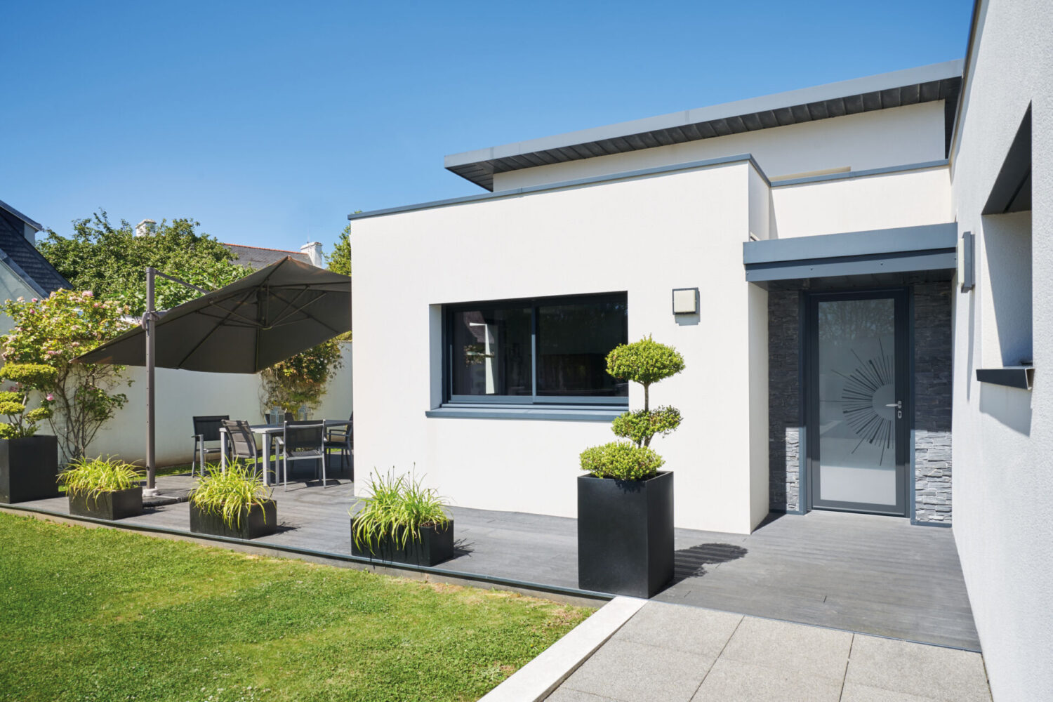 Gagner en luminosité grâce à une porte d&rsquo;entrée vitrée