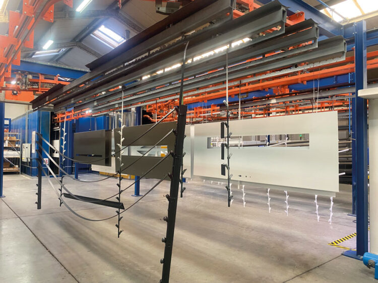 Intégration de notre usine de thermolaquage écoresponsable pour les portes d’entrée