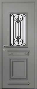 Porte d’entrée vitrée traditionnelle en aluminium NOBEL 1 avec moulures rapportées et sa grille décorative VOLUTE poignée VERONA coloris RAL 7023 finitions granité gamme PASSAGE